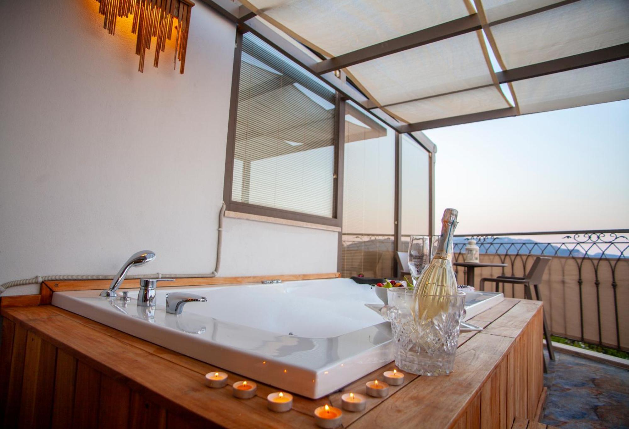 Noel Baba Hotel Kaş Esterno foto